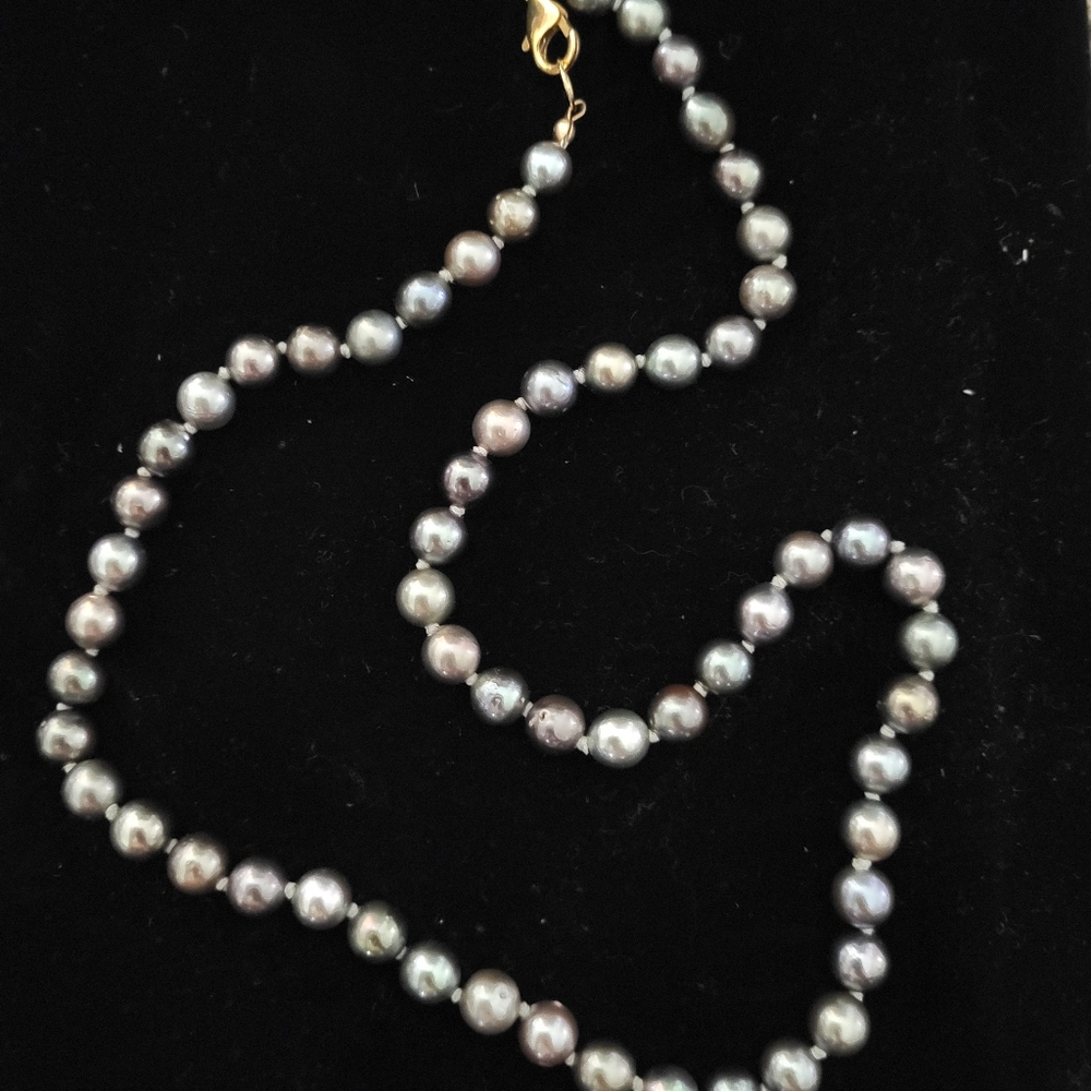 Tahitian (black) pearl necklace